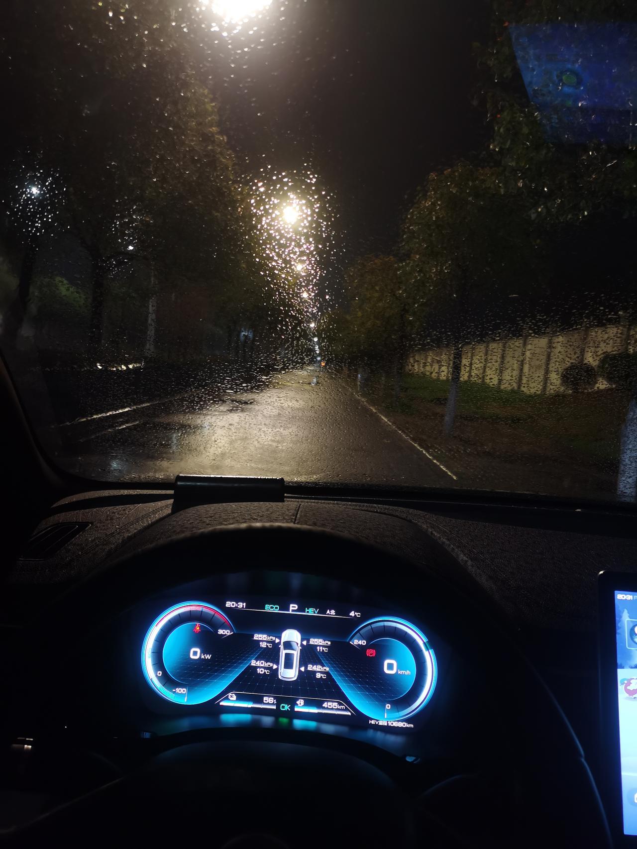 驾驶室下雨天漏水