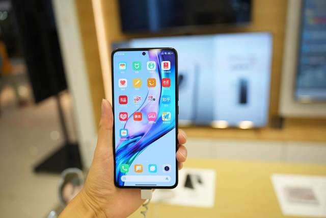 华为Mate50不考虑，iPhone14也是智商税，2999元就能拿下真香机？