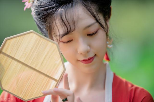 故事 ⁣双目失明的相府嫡女 联姻病秧子王爷 众人直呼 绝配