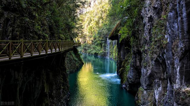 《适合七八月旅行的８座小城，景美人少既凉快又好玩，选一个出发吧》