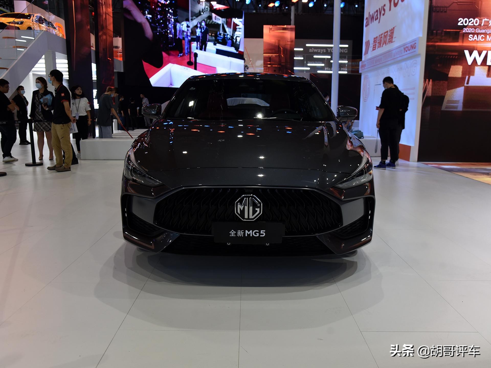 2021款 180dvvt cvt青春豪华版的车头设计可圈可点,辅以黑色的装饰