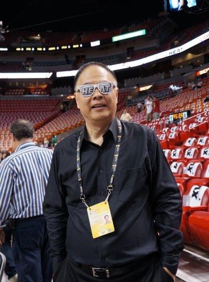 张卫平为什么没解说nba了(中国第一科密张卫平，为何消失了那么久？张卫平的解说什么水平？)