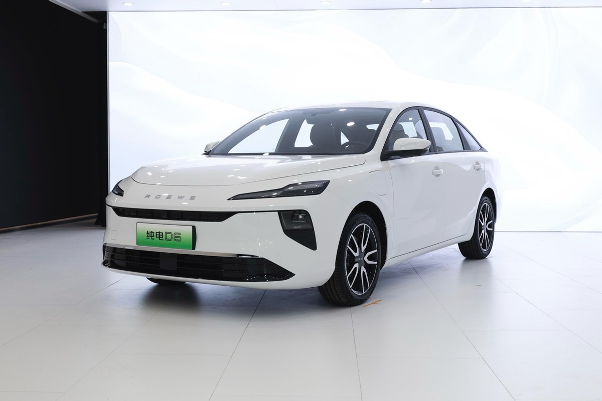 续航520km，1km不到3分钱，7万多起的荣威纯电D6不比秦PLUS香？