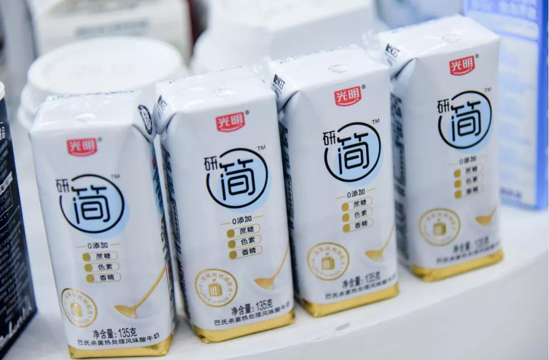 时隔11年，光明再推常温酸奶新品牌！我们还看到了其背后的机遇