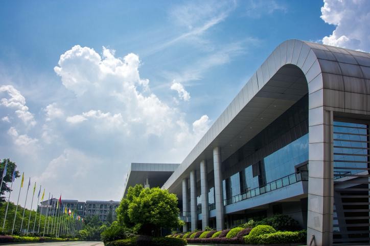 走出大山！他是家乡第二个本科大学生，毕业后选择家政行业，获国家级大奖！