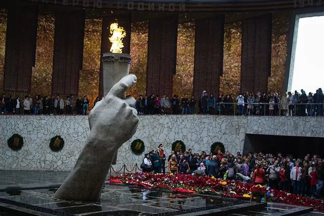 法国夺冠世界杯后为什么火(法国夺冠世界杯后，为什么立刻火爆全球的却是它？)