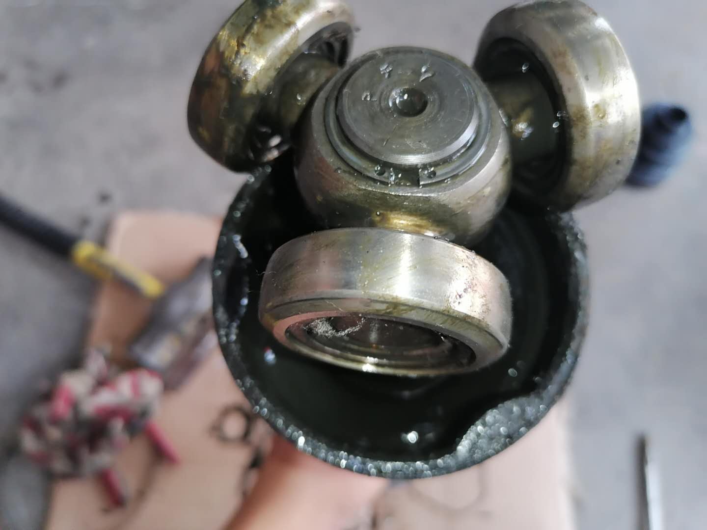 汽车外球笼坏了什么症状(奇骏半轴内球笼严重漏油) - 四帝国车市
