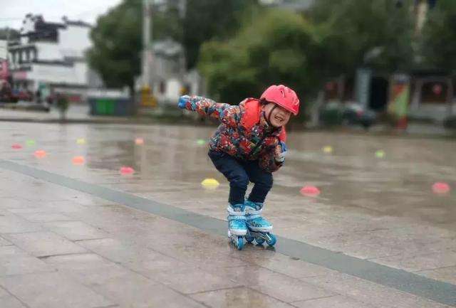 轮滑运动虽好，但不建议儿童过早学