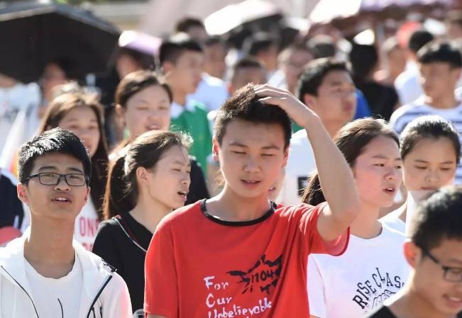 文科生的“春天”到了，这3个文科专业收入高，更适合女生报考