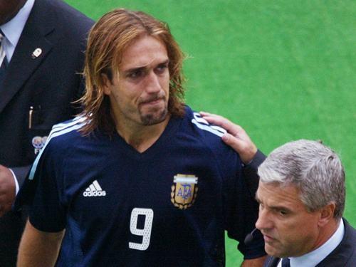 2002世界杯英格兰战阿根廷(鬼才降世——简述2002年世界杯巴西英格兰之战)