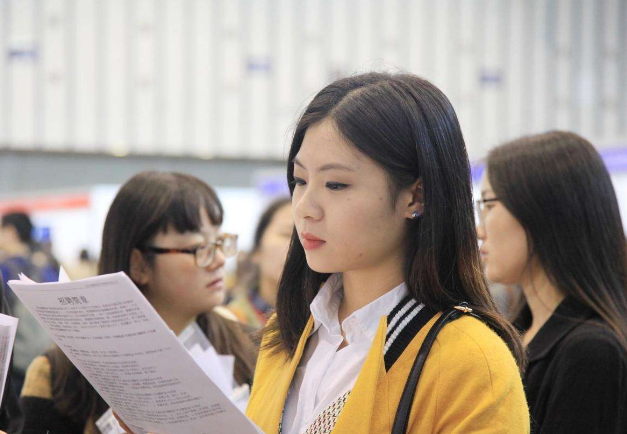 文科生的“春天”到了，这3个文科专业收入高，更适合女生报考