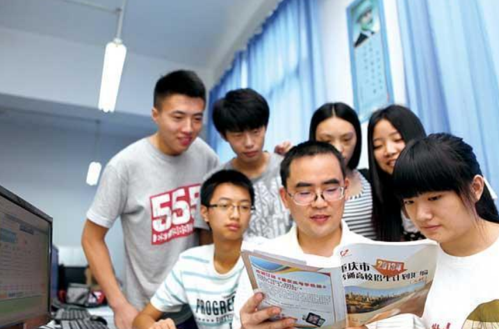 文科生的“春天”到了，这3个文科专业收入高，更适合女生报考