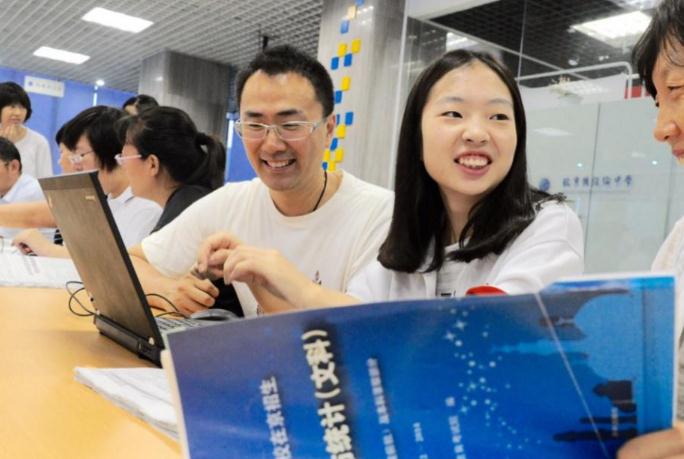 文科生的“春天”到了，这3个文科专业收入高，更适合女生报考