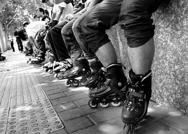 轮滑运动虽好，但不建议儿童过早学