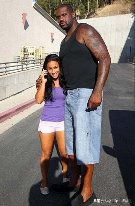 为什么nba球员妻子都很矮(NBA球星人高马大，奥胖和波什等球星为何更愿意找矮个子女友？)