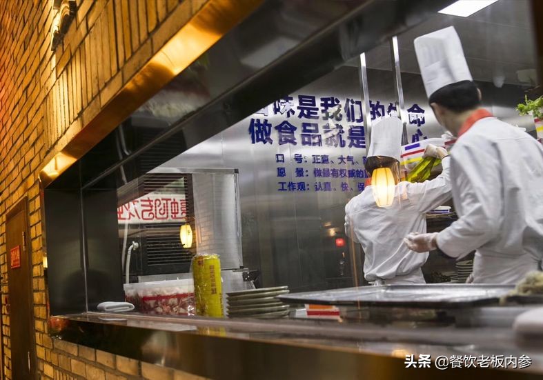 复盘小龙坎：门店存活率100%，今年要突破1000家店