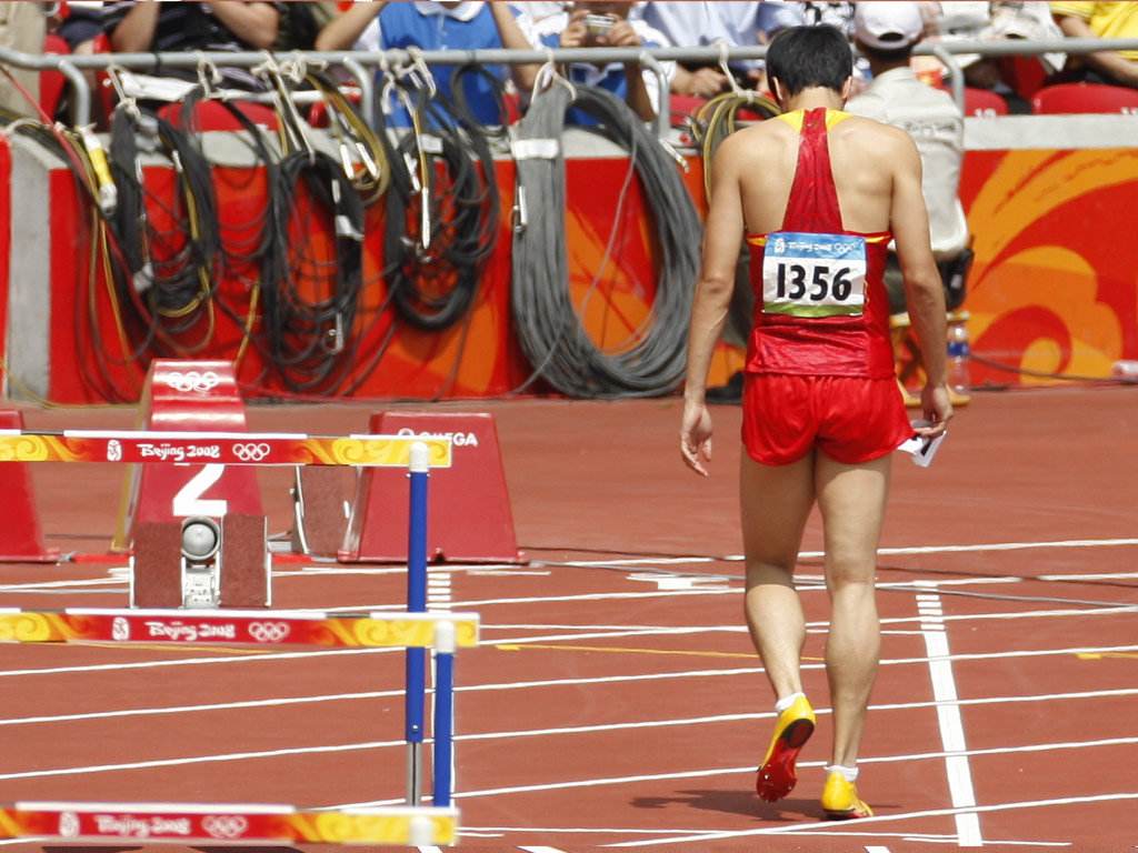 在13年前的今天,瑞士洛桑,刘翔更是跑出了12秒88,打破了尘封多年的
