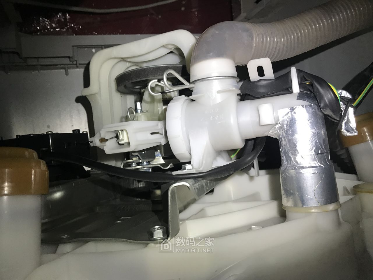 老师傅拆修三洋全自动洗衣机xqb60-m808n故障检测开机指示灯闪烁