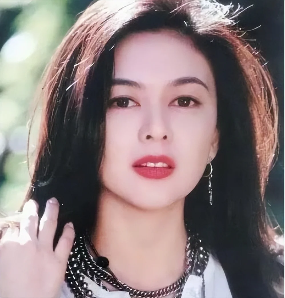 她们曾经靓绝华语圈，如今人均50岁，岁月真的不败美人吗？