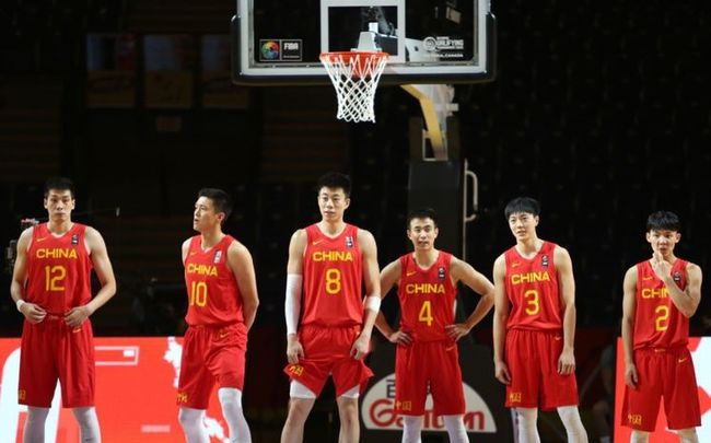 打进nba的中国人有哪些(盘点入选NBA的十大中国球员，胡卫东巴特尔威名依旧，姚明成传奇)