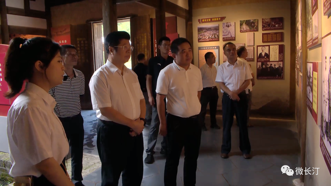 林勇一行先后参观了古城革命事迹陈列馆,长汀县闽赣竹木制品加工园区