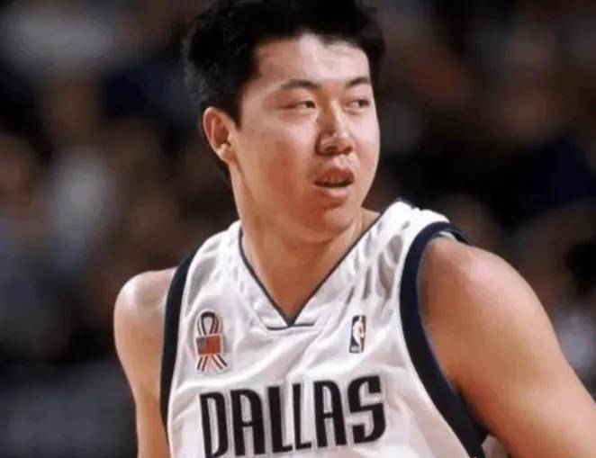 李月汝为什么不去打nba(李月汝突遭打击！姚明不同意她去WNBA，她会是第二个王治郅吗？)