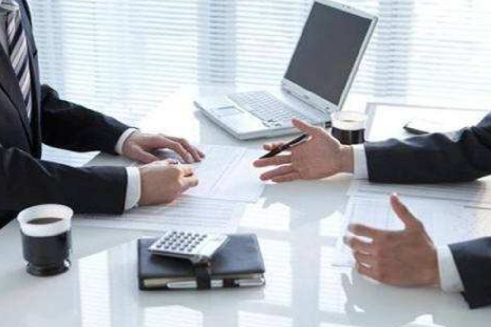 就业率“亮红灯”的几大专业，985毕业也难找工作，还需谨慎报考