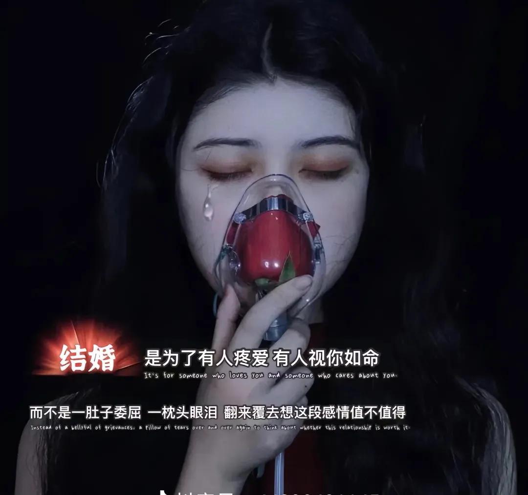 抖音很火的句子｜吃糖都不甜的年纪，你却问我快不快乐 ​​​
