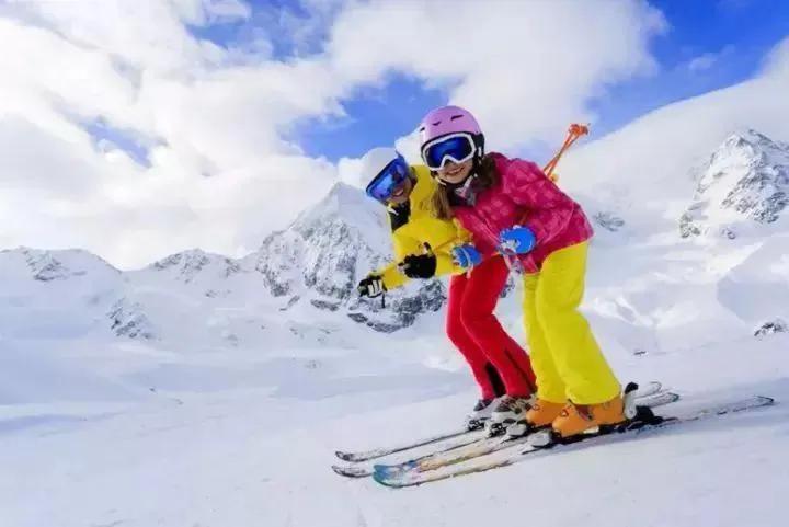 有哪些滑雪技巧初学者，滑雪动作要领及技巧动作图解