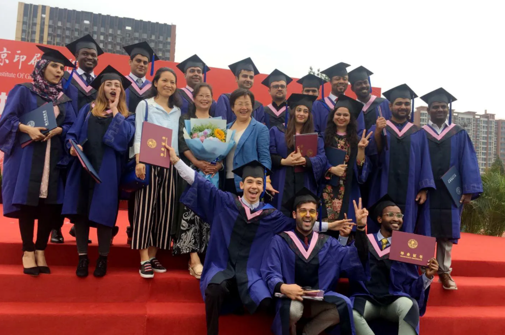 孩子读研需要花费多少钱？看到总金额后，普通家庭的家长直皱眉