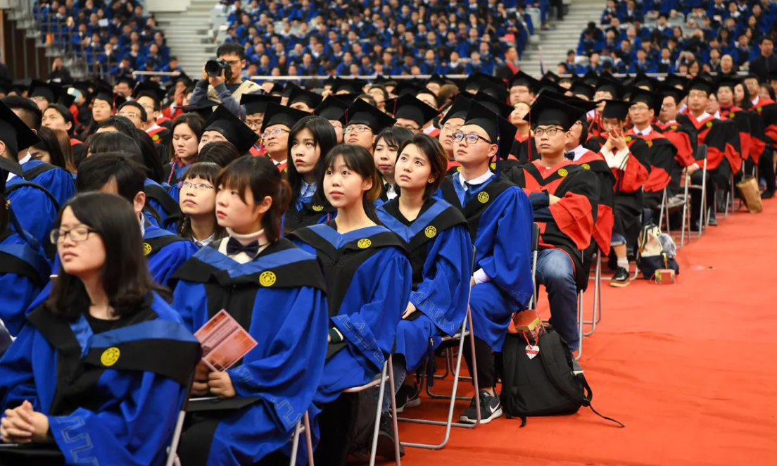 孩子读研需要花费多少钱？看到总金额后，普通家庭的家长直皱眉