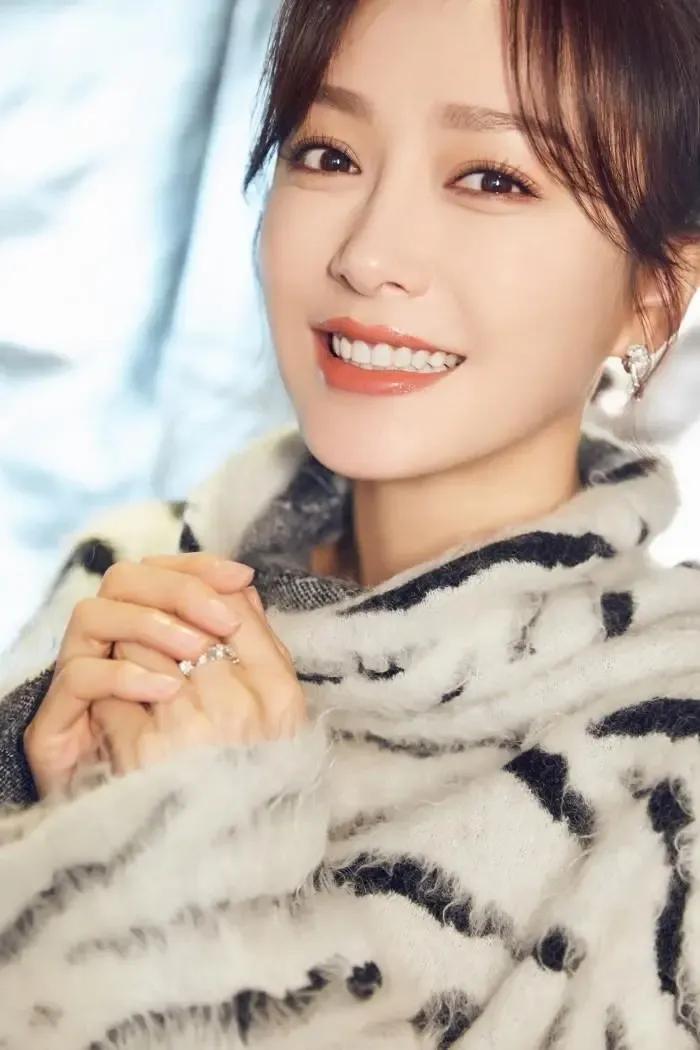 秦岚，是越来越美了