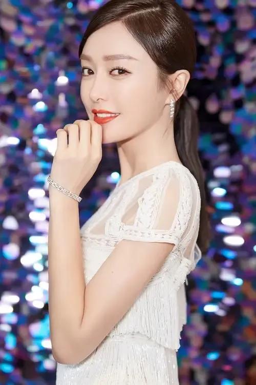 秦岚，是越来越美了