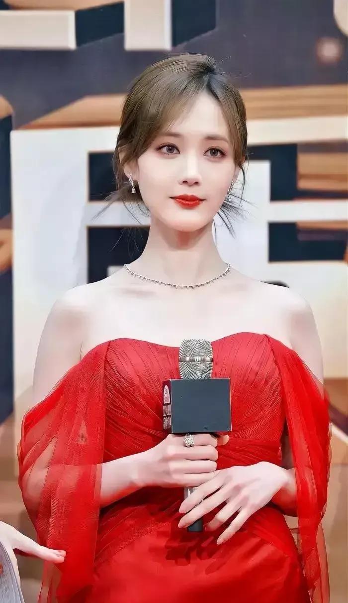 李一桐高清美图