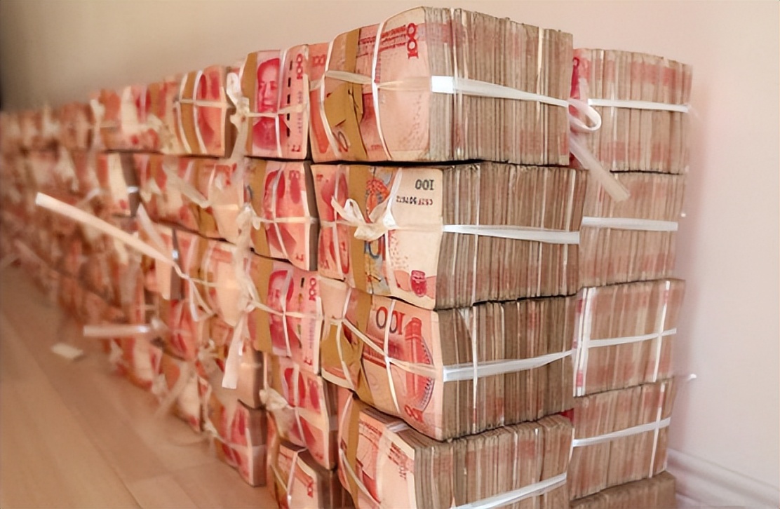 一吨黄金,一吨美元,一吨人民币,3选1的话,聪明人选哪个?