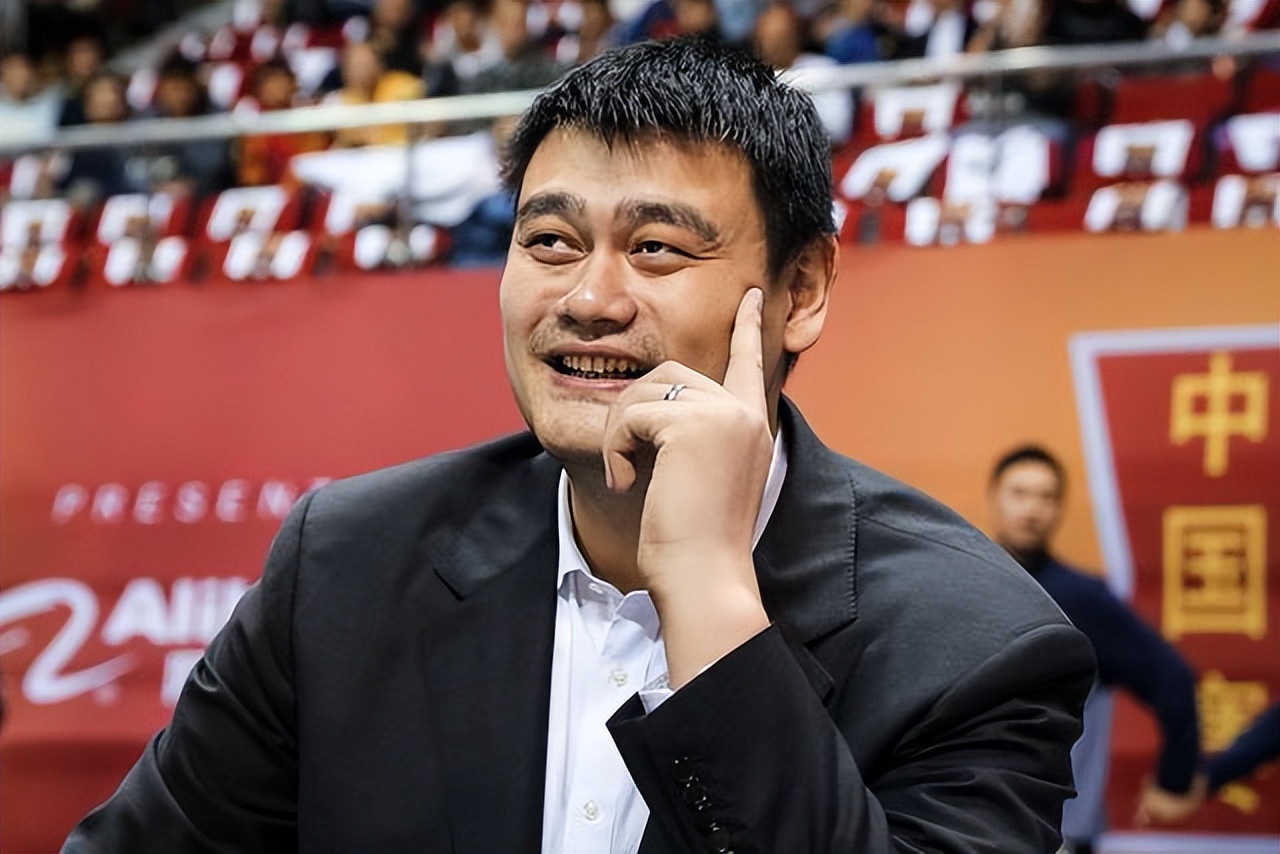 为什么nba工资比cba高(NBA最高年薪是库里5961万，那CBA是谁？没有对比就没有伤害)